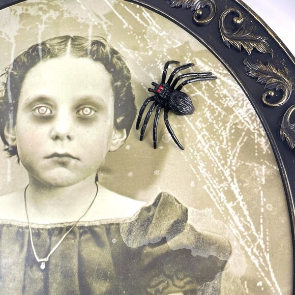 Moving Spider On Girl Framed Portrait Spirit Halloween Prop w Spooky Sounds - Picture 4 of 14